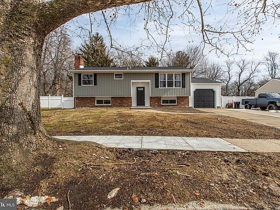 3rd image of 603 Hobart Dr