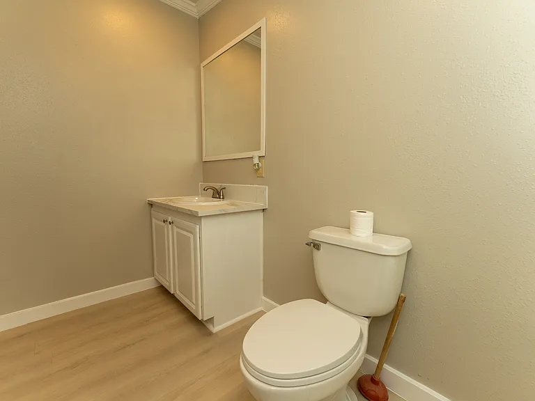 9520 Merton St — Photo 15
