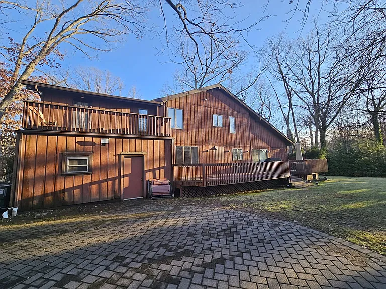 440 Jones Rd — Photo 2