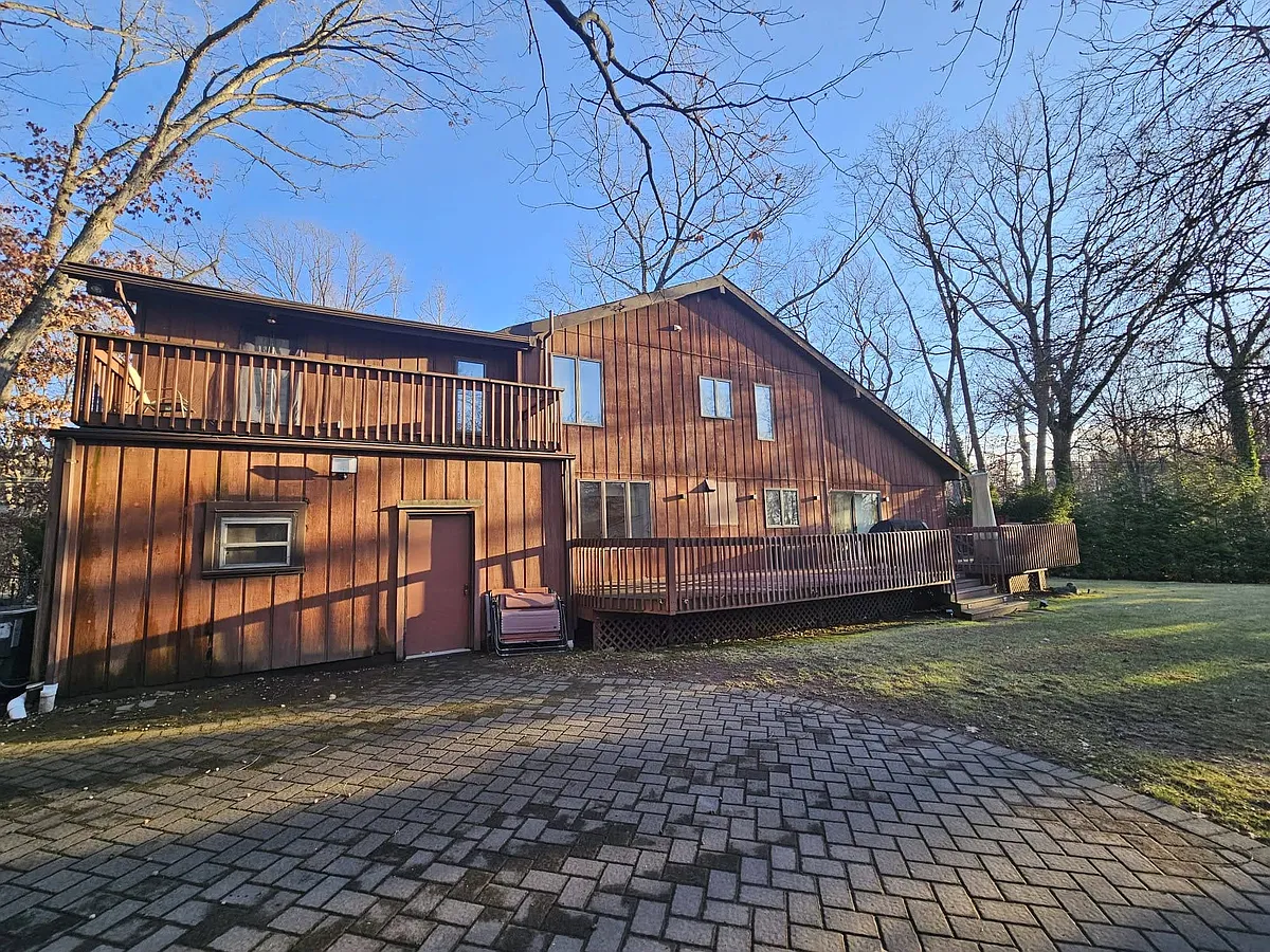 Building Photo - 440 Jones Rd