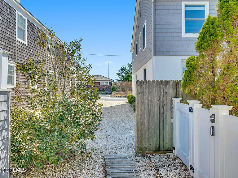 973 Ocean Ave — Photo 36