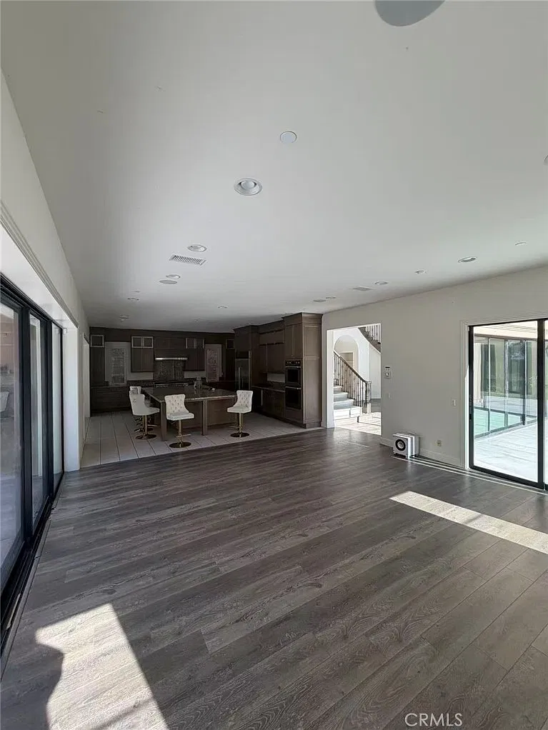 4 bed, 4.5 bath, 4710 sqft, $14,000 — Photo 3