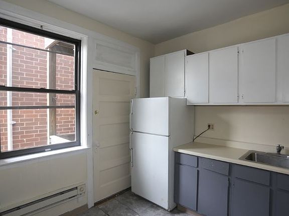 2nd image of 725 W Barry Ave APT 2A