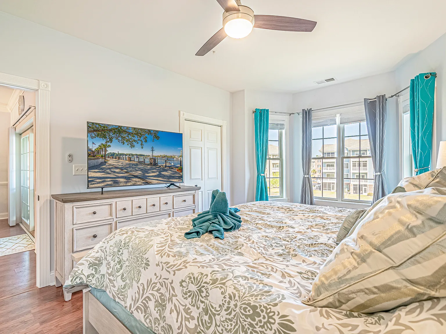 3 bed, 1350 sqft, $2,800 — Photo 3