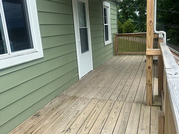 5th image of 147 Burke Ave