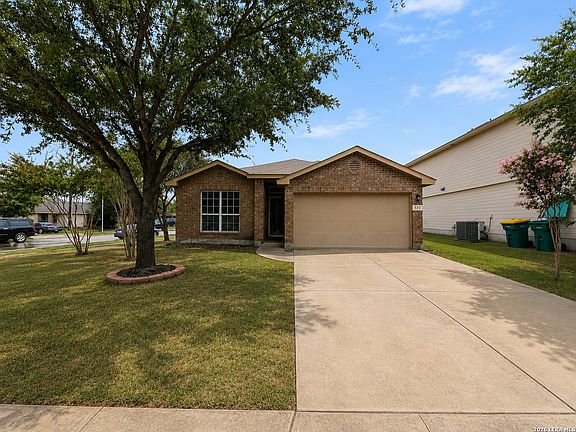 3rd image of 535 DIANA DR