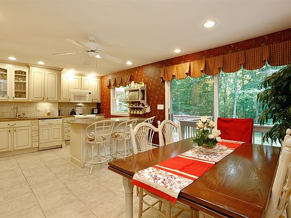 4th image of 681 Viewland Dr