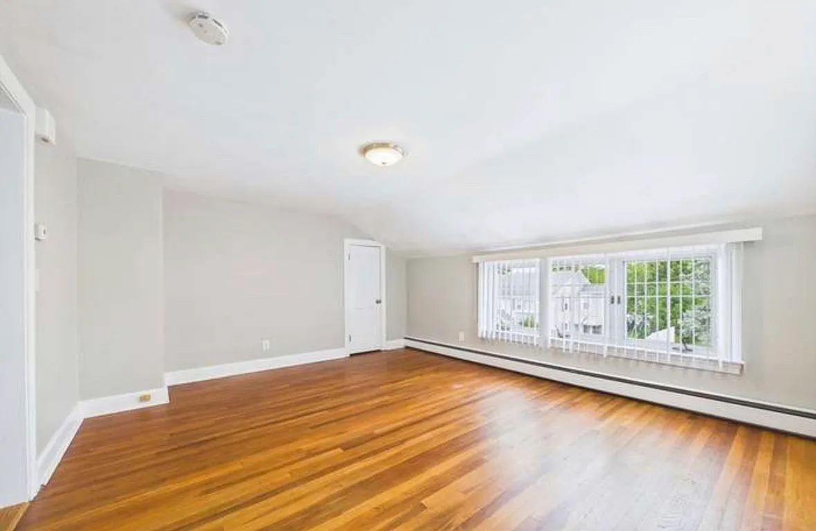 2 bed, 1000 sqft, $2,200 — Photo 2