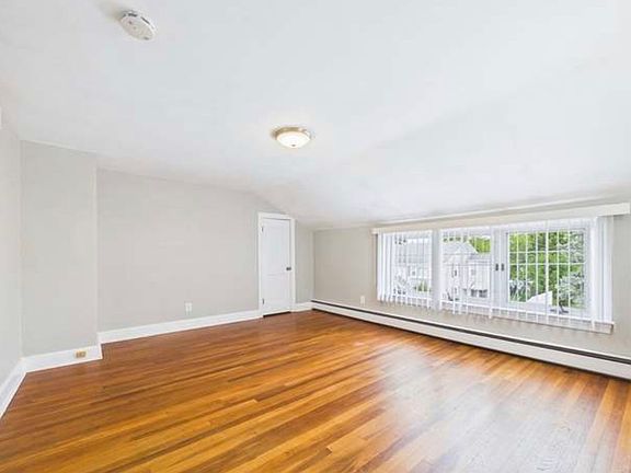 2nd image of 541 Woodman St #2
