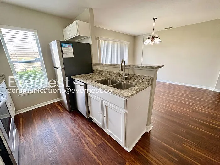 3823 Exeter Ln — Photo 6