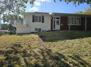 2408 W 6th St, Waterloo, IA 50702