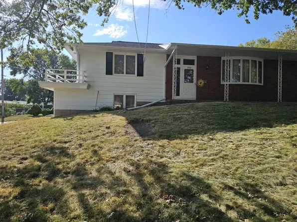 2408 W 6th St, Waterloo, IA 50702