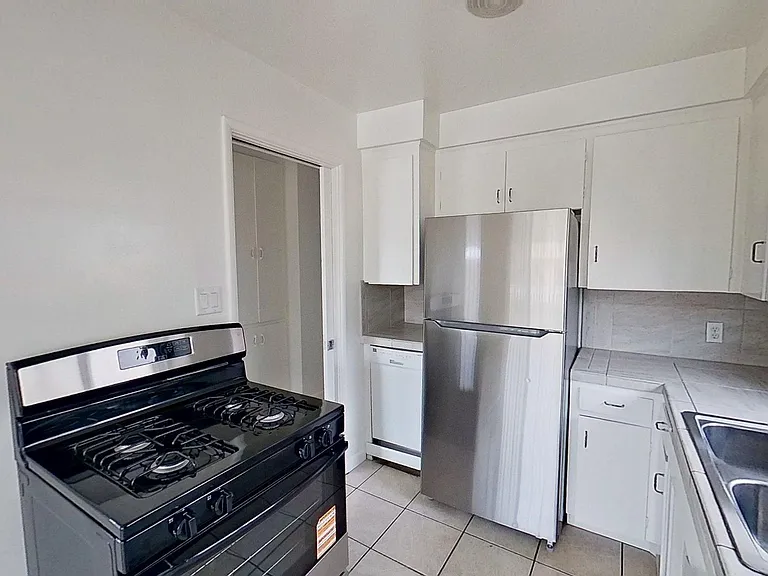 136 W Canada - Multi-unit — Photo 11
