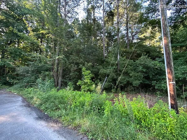 25 E Magnolia Dr, Rocky Point, NC 28457