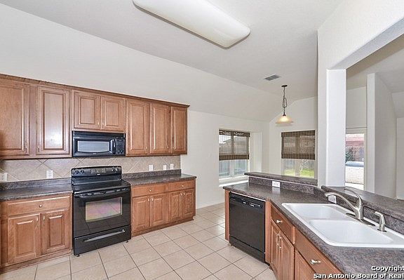 3rd image of 15713 Fair Ln