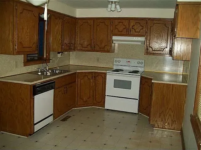 1221 W. Elder Ave. - 1 — Photo 3