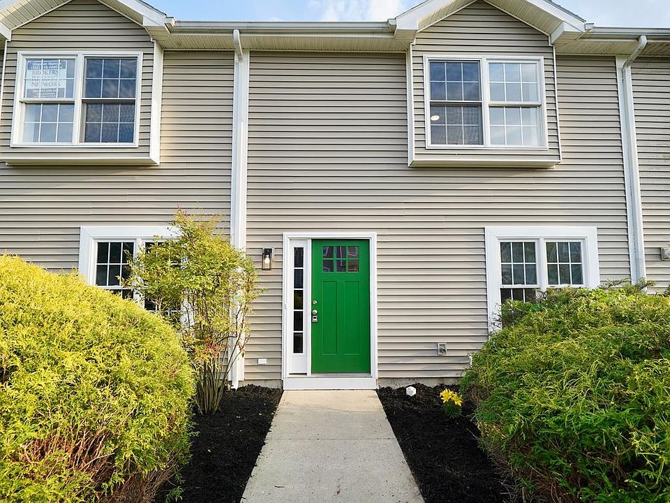 1st image of 100 Laurel Ct Unit 103