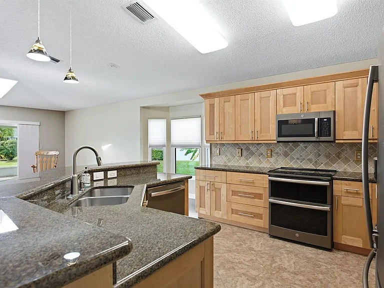 349 Fountainview Cir — Photo 15
