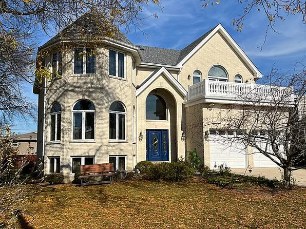 8008 Davis St, Niles, IL 60714