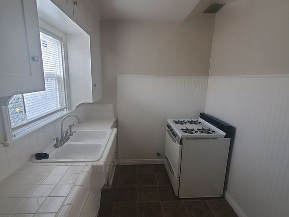 5th image of 785 W 17th St #10606093