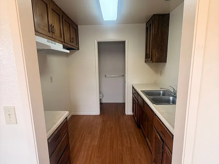 509 N F St — Photo 5