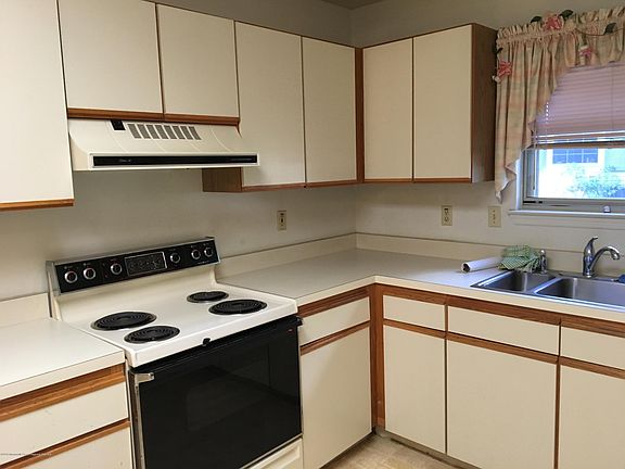 2nd image of 563 Petunia Lane N