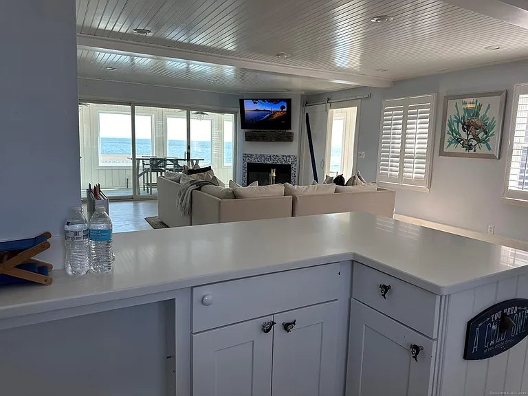 2149 Fairfield Beach Rd — Photo 12