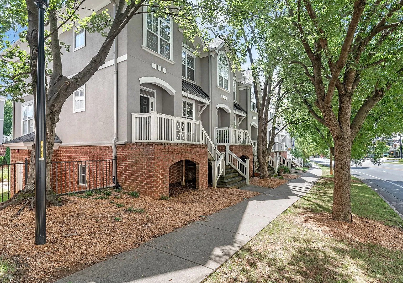 3 Bedroom Townhome in Uptown Charlotte! — Photo 1