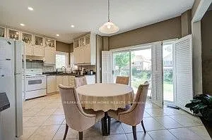 11 Farnham Dr — Photo 8