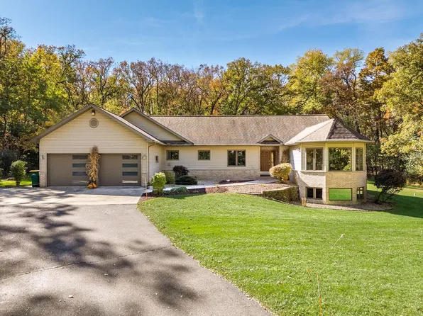 S4341 Fox Hill Cir, Baraboo, WI 53913