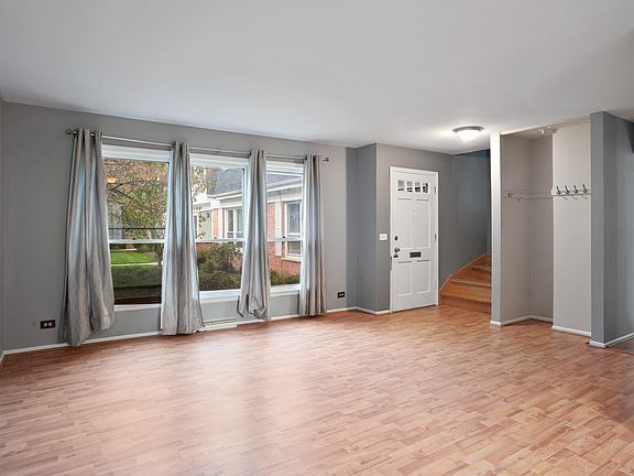 2nd image of 2309 W Greenleaf Ave #E
