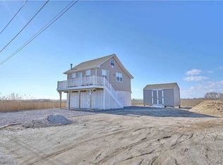 14 Huntington Dr, Mastic Beach, NY 11951