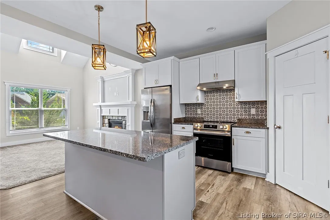 5 bed, 3.5 bath, 3636 sqft, $2,900 — Photo 4