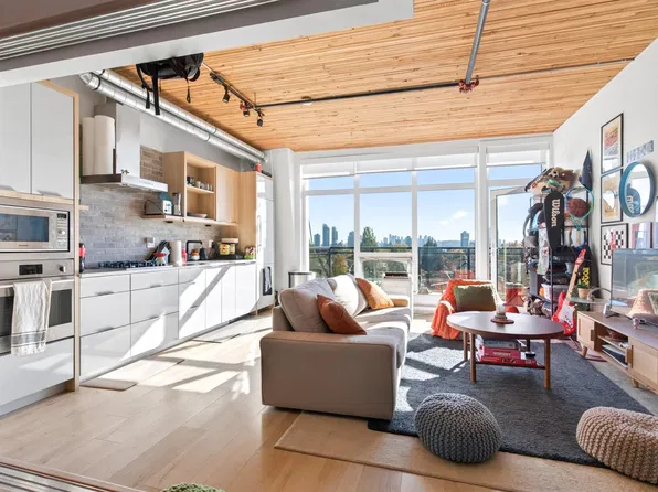 4223 Hastings St #406, Burnaby, BC V5C 2J5