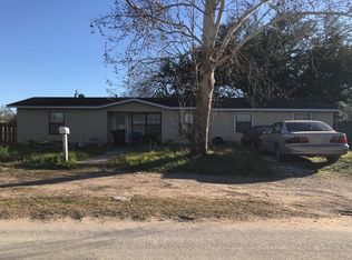 501 Davis Ave, Devine, TX 78016