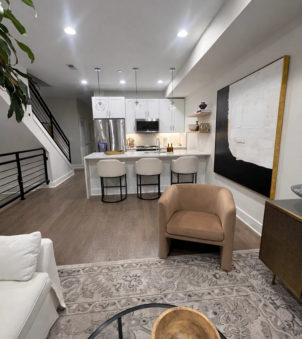 2 bed, 850 sqft, $2,600 — Photo 3
