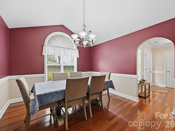5th image of 3422 N Bay Dr