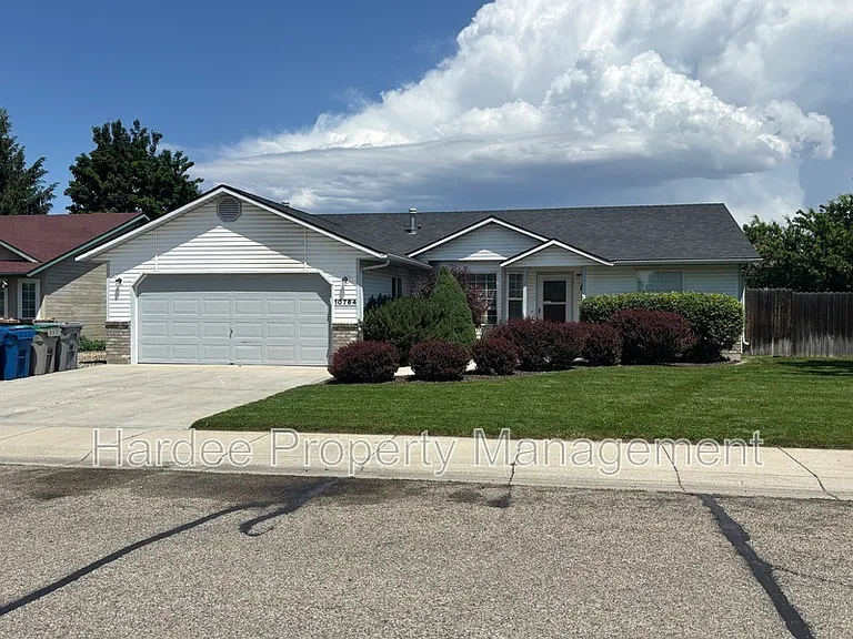 10764 W Goldenrod Ave — Photo 1