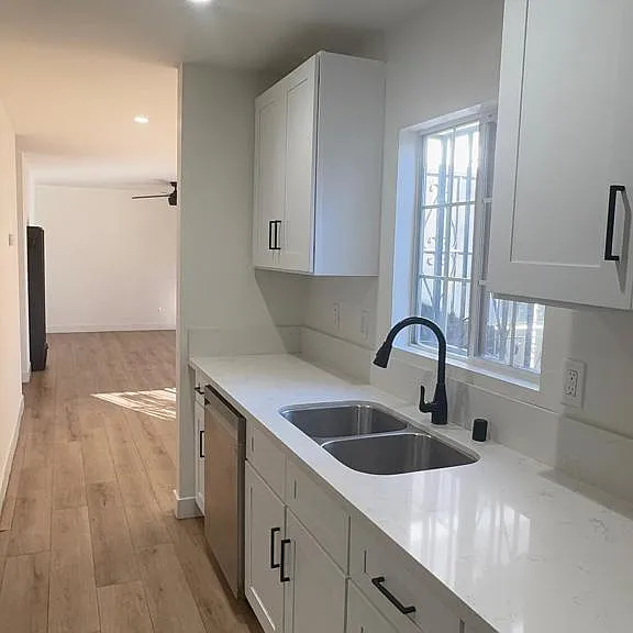 532 E 97th St #3 — Photo 6