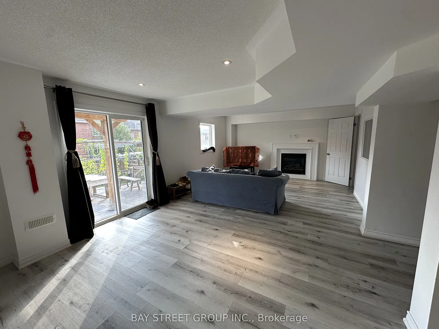 2 bed, $1,900 — Photo 2