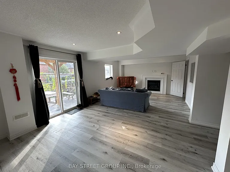 196 Colesbrook Rd — Photo 3