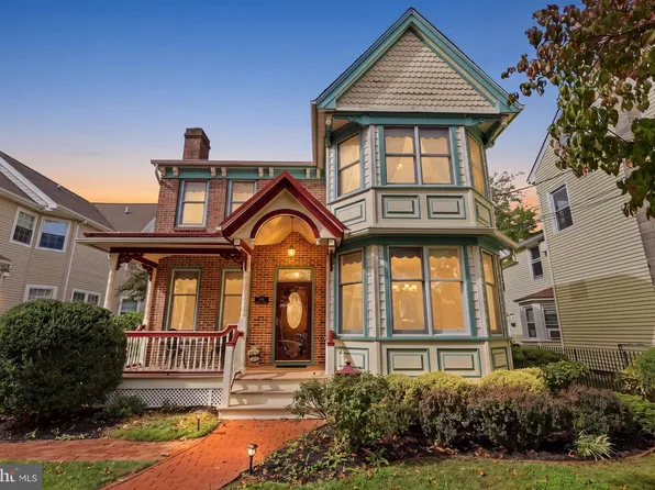 621 Radcliffe St, Bristol, PA 19007