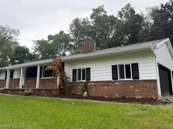 1518 Judd Rd, Saline, MI 48176