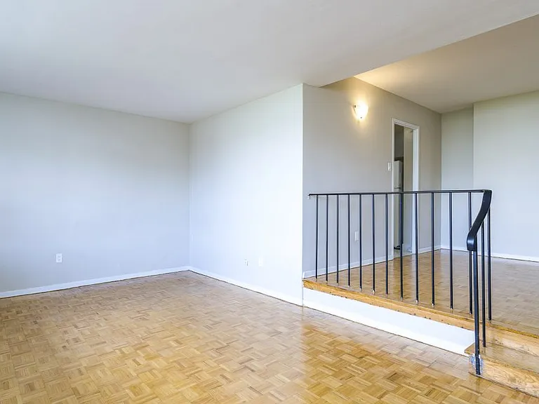 6161 Bathurst St — Photo 14