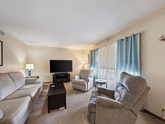 5th image of 931 Trinity Dr