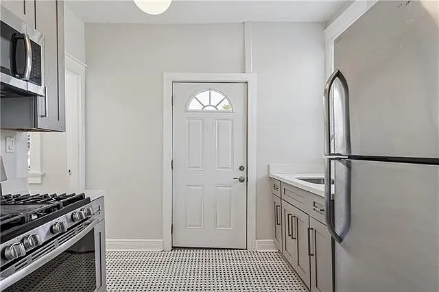 3428 Delachaise St #B — Photo 6