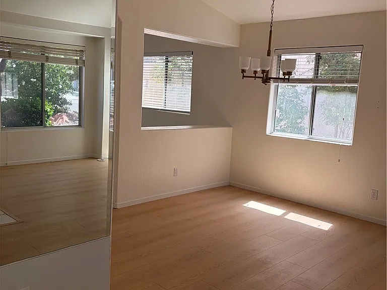 3224 N Campbell Rd — Photo 3