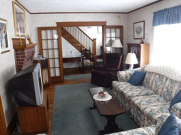 4th image of 31 Elmwood Ave