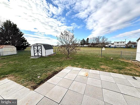 3rd image of 602 Cricket Ln