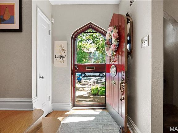 4th image of 4721 Prague Ave